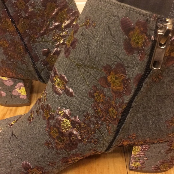 New Zigi soho Gray Floral Booties - Picture 4 of 8